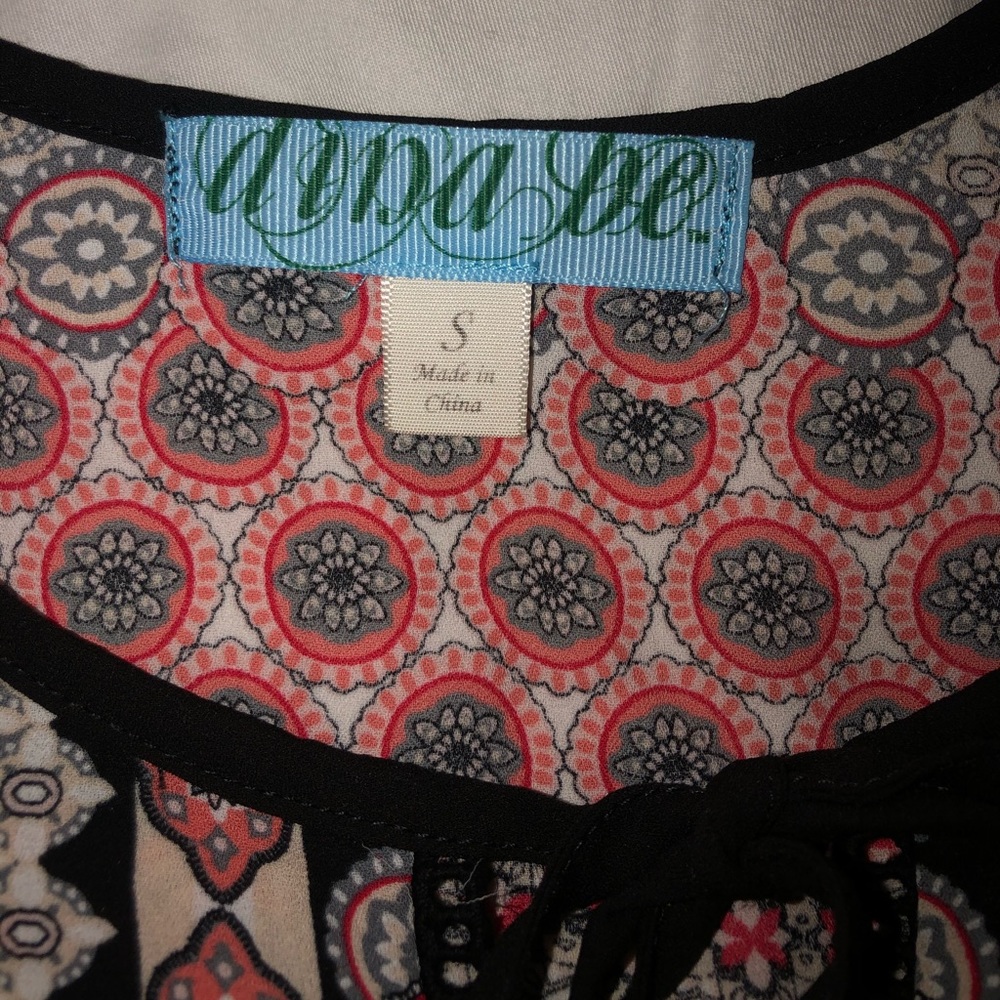 flowy pattern top - Picture 3 of 3